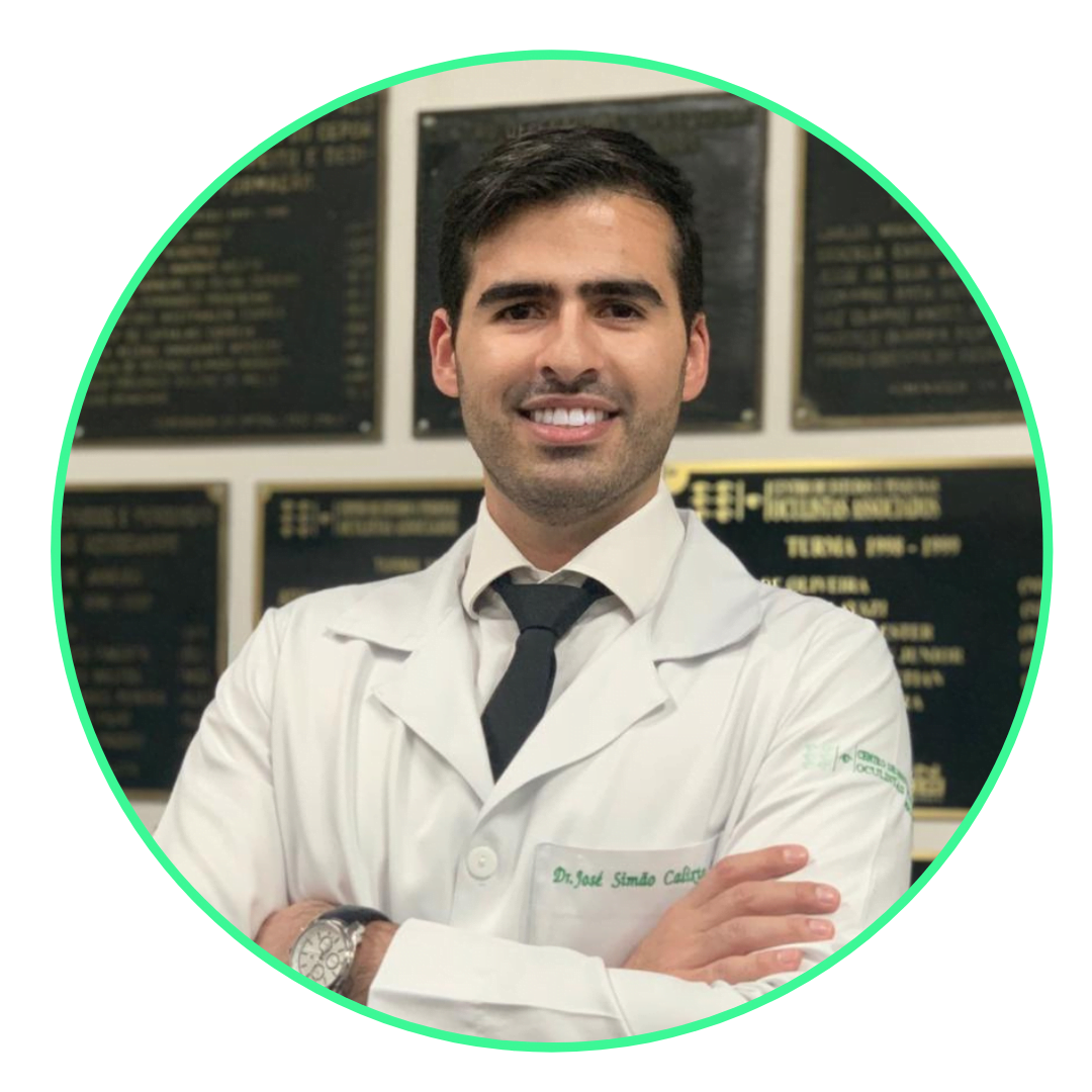 Dr. José Simão Calixto Júnior é médico oftalmologista especialista em cirurgia de catarata, cirurgia refrativa e cirurgias na córnea, inclusive transplante.