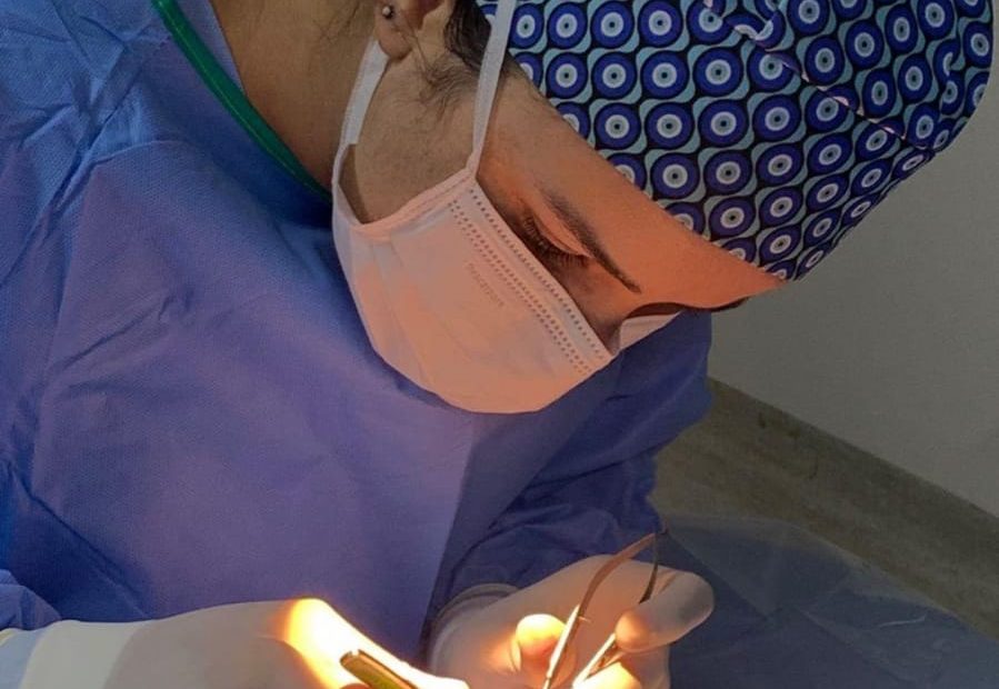 Dra. Elisa Barreto realiza cirurgia de blefaroplastia