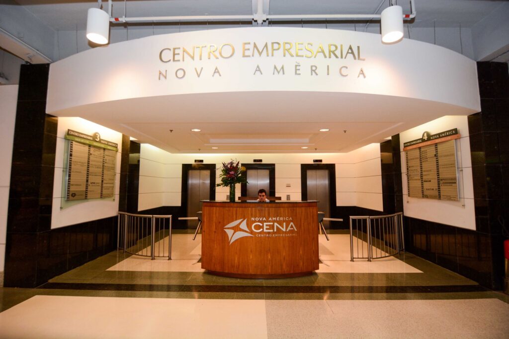 Entrada do Centro Empresarial Shopping Nova América (CENA), em Del Castilho